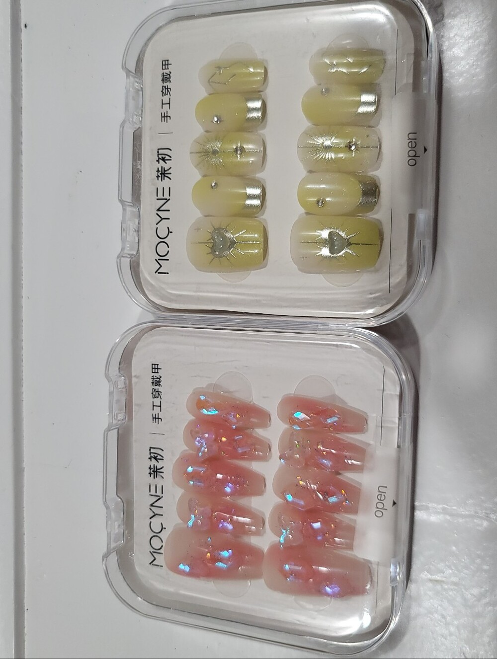 MOCYNE Press-On Nails Pink Iridecent Rhinestones & Yellow Celestial Heart 2 Set